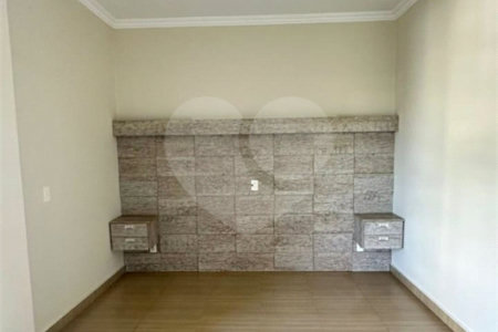 Indaiatuba- Villagio de Itaici- Venda - terreno 150,00 ms - construida 144, 15 ms - 3 dorms, 1 suite, sala, cozinha, wc - R$ 999.900,00 -Área de lazer conta com: Salão de festas - Piscina - Clube - Playground - Academia completamento bancário. Imóvel locado em setembro 2024, venda para investidor,
