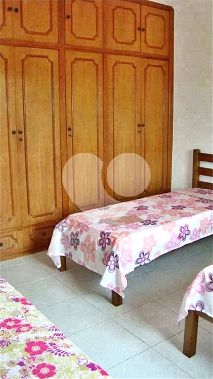 Sobrado à venda com 6 quartos, sendo 3 suítes, em Horto, São Paulo, SP