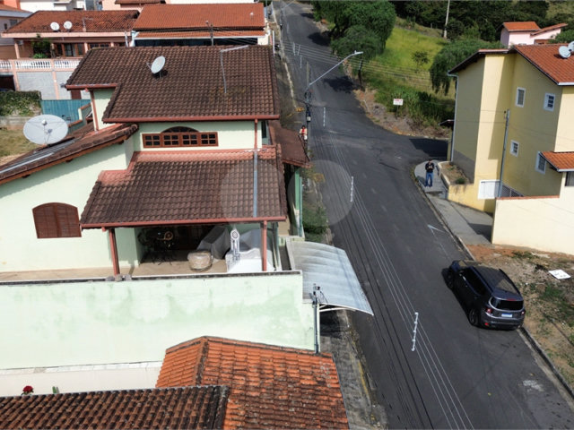 Casa à venda com 3 quartos, sendo 1 suíte,  no Centro, Extrema, MG