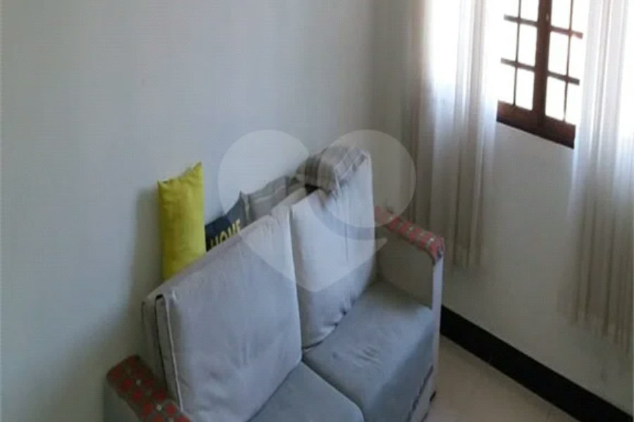 Sobrado à venda com 4 quartos, sendo 3 suítes, em Vila Irmãos Arnoni, São Paulo, SP