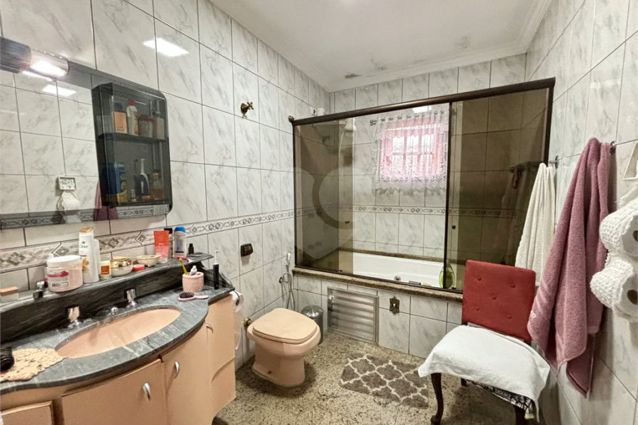 Casa à venda com 4 quartos, sendo 3 suítes, no condomínio Tremembé, São Paulo - SP