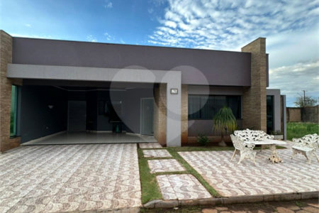 Casa à venda com 3 quartos, sendo 1 suíte,  no Centro, Ponta Porã, MS