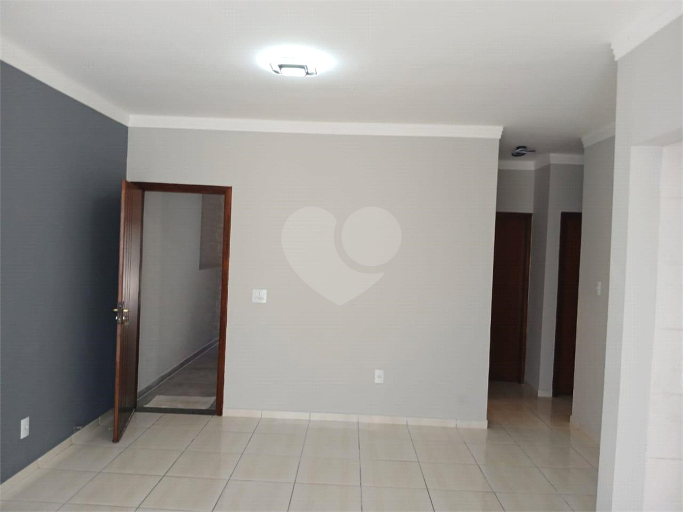 Casa de Vila à venda com 3 quartos, sendo 1 suíte, em Jardim Wanel Ville V, Sorocaba, SP
