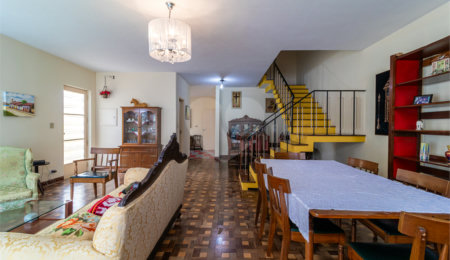 Sobrado à venda com 4 quartos, sendo 1 suíte, em Campo Belo, São Paulo, SP