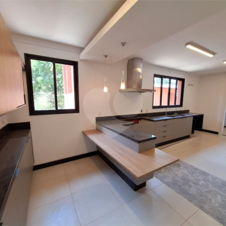 Casa para alugar com 5 quartos, sendo 3 suítes,  no condomínio Chacara Santa Maria, Votorantim - SP