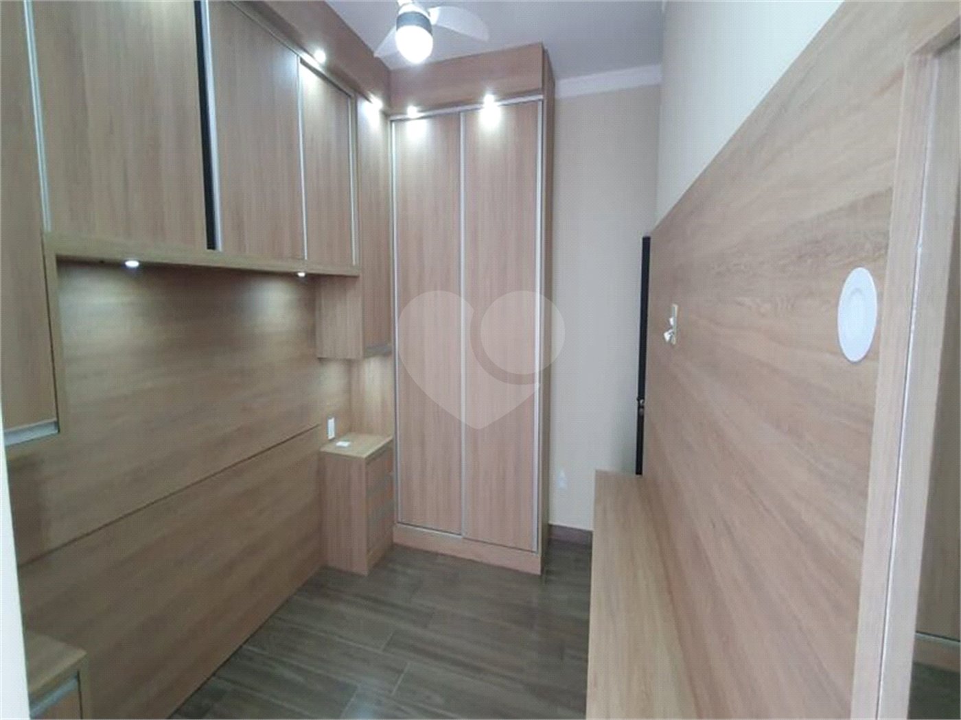 Casa à venda com 3 quartos, sendo 1 suíte, no condomínio Vila Paraty, Indaiatuba - SP