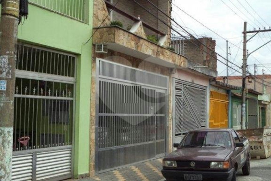 Sobrado à venda com 4 quartos, sendo 1 suíte,  em Parque Edu Chaves, São Paulo, SP