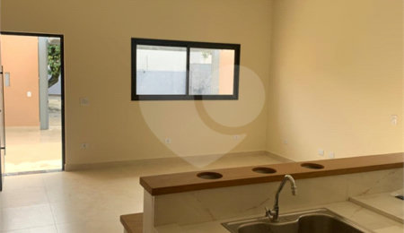 Casa à venda com 3 suítes em Vila Petrópolis, Atibaia, SP