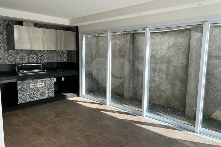 Casa à venda com 4 quartos, sendo 2 suítes, no condomínio Residencial Floresta, São Paulo - SP