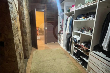 Sobrado à venda com 3 quartos, sendo 1 suíte, em Loteamento Acrísio de Oliveira Silva, Mogi das Cruzes, SP