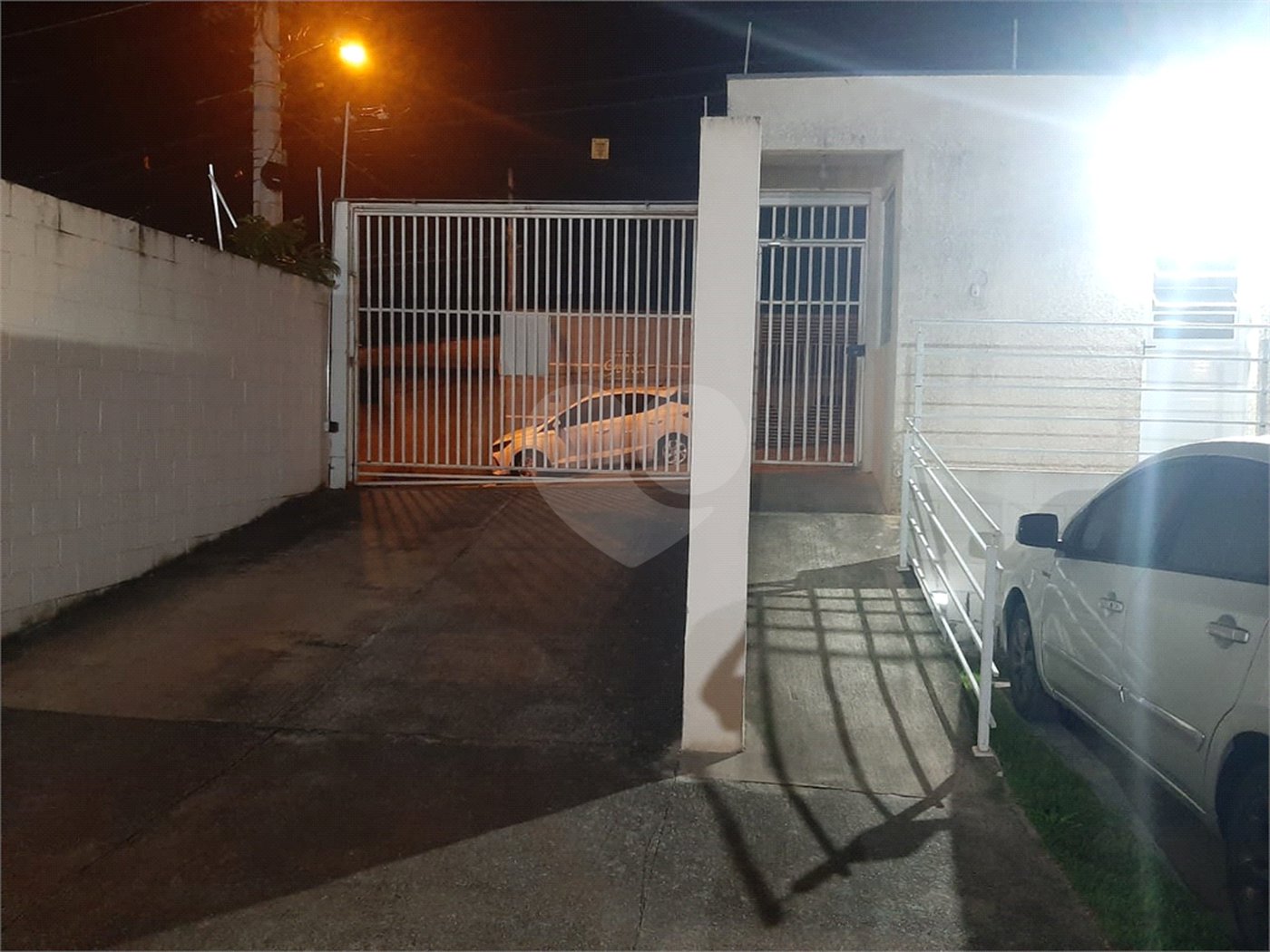 Casa à venda com 2 quartos, sendo 1 suíte,  no condomínio Pitangueiras, Mogi das Cruzes - SP