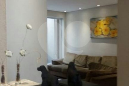 Sobrado à venda com 4 quartos, sendo 3 suítes, em Cambuci, São Paulo, SP