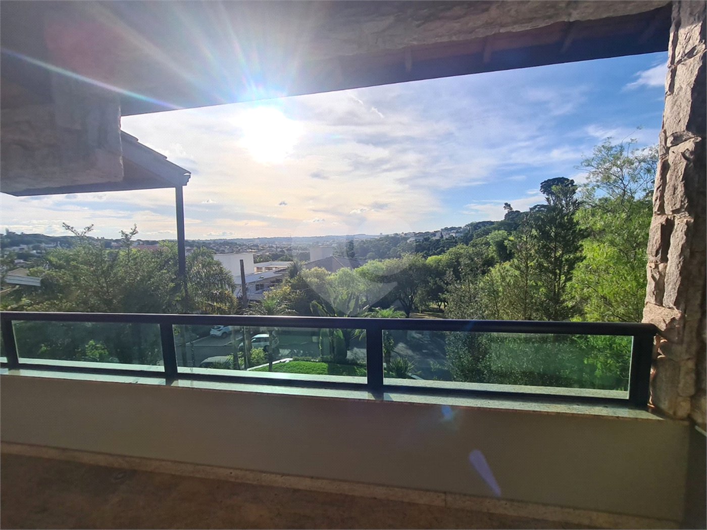 Casa à venda com 4 quartos, sendo 2 suítes, no condomínio Bosque de Grevilea, Vinhedo - SP