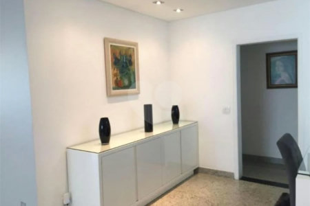 Condomínio à venda com 4 quartos, sendo 2 suítes, em Colinas do Paratehy, Mogi das Cruzes, SP