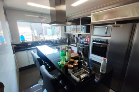 Sobrado à venda com 3 quartos, sendo 2 suítes,  em Vila Pires, Santo André, SP