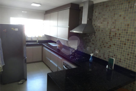 Casa à venda com 5 quartos, sendo 2 suítes,  em Vila Oliveira, Mogi das Cruzes, SP