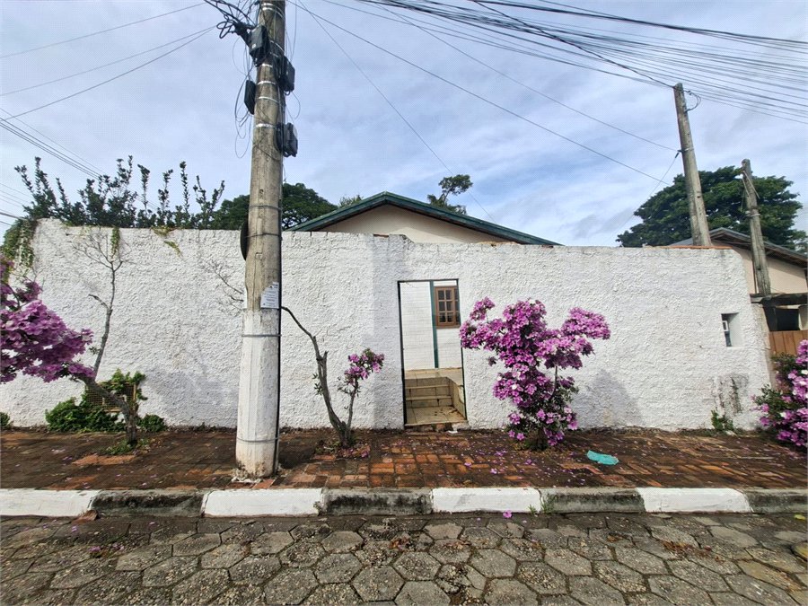 Casa à venda com 2 quartos no Centro, Alambari, SP