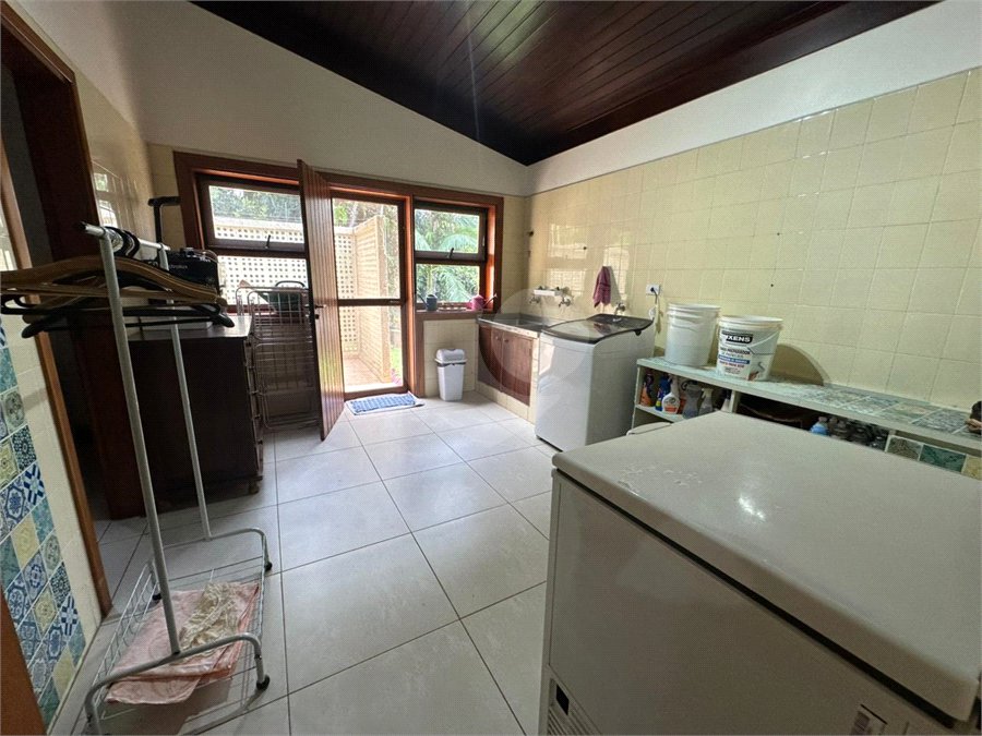 Casa à venda com 4 quartos, sendo 2 suítes,  no condomínio Chacara Marques, Santana de Parnaíba - SP