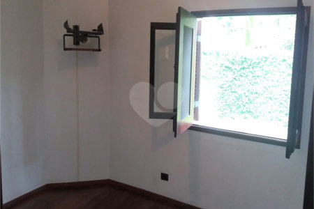 Sobrado à venda com 4 quartos, sendo 3 suítes, em Interlagos, São Paulo, SP