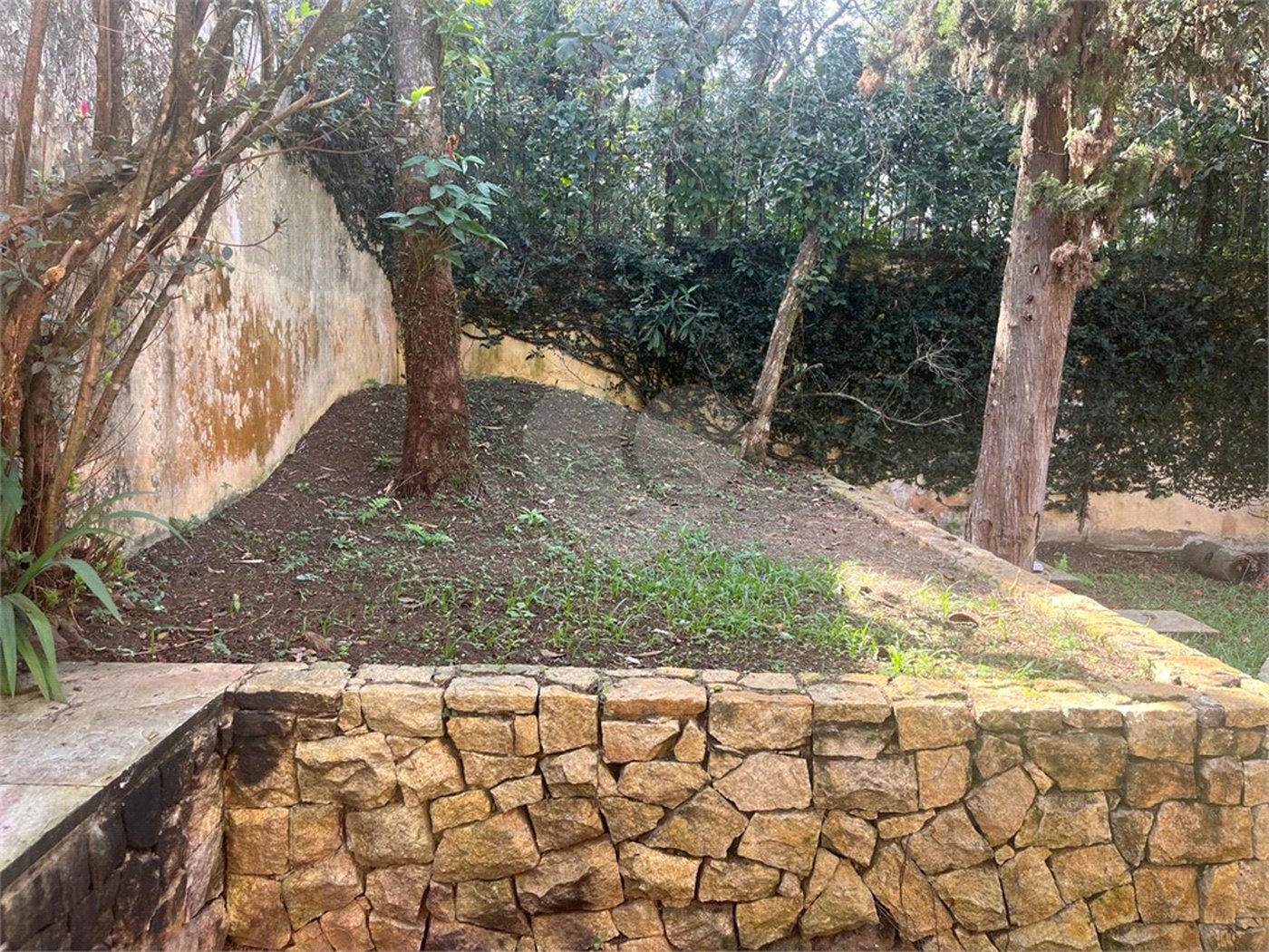 Sobrado à venda ou para alugar com 8 quartos, sendo 4 suítes, em Jardim Marajoara, São Paulo, SP