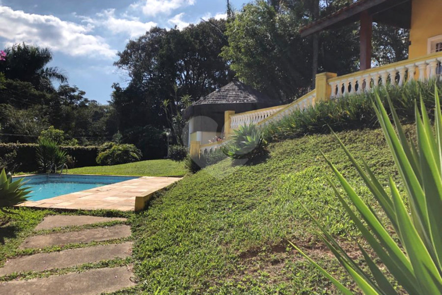 Casa Térrea à venda com 4 quartos, sendo 2 suítes, em Roseira, Mairiporã, SP