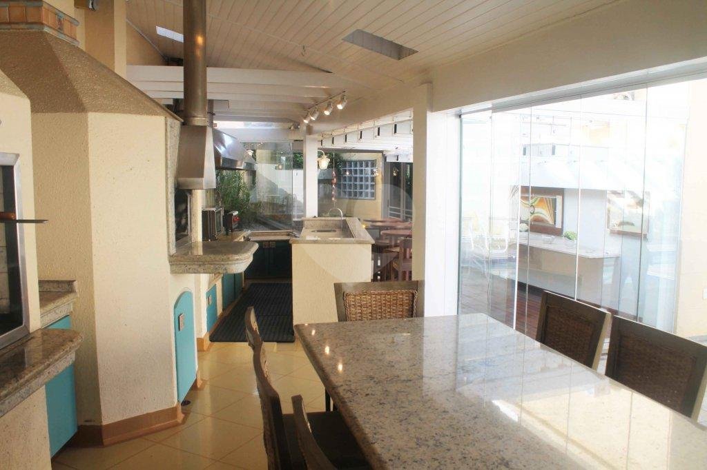 Casa à venda ou para alugar com 5 suítes no condomínio Arataca, São Paulo - SP