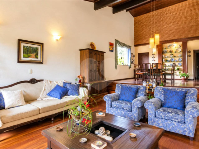 Casa à venda com 5 quartos, sendo 4 suítes,  em Interlagos, São Paulo, SP