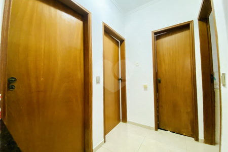 Sobrado à venda com 4 quartos, sendo 1 suíte, em Vila Gilda, Santo André, SP