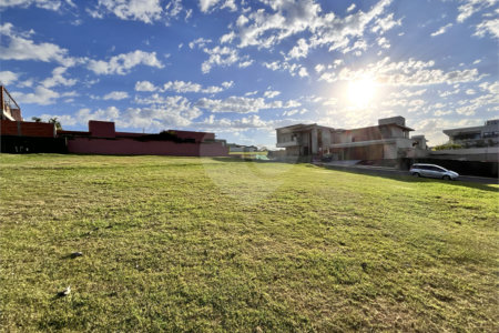 Terreno à venda no condomínio Villa dos Pinheiros, Indaiatuba - SP