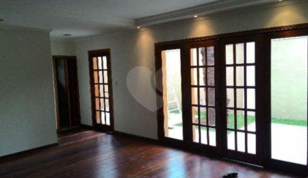 Casa à venda com 3 suítes em Vila Paiva, São Paulo, SP