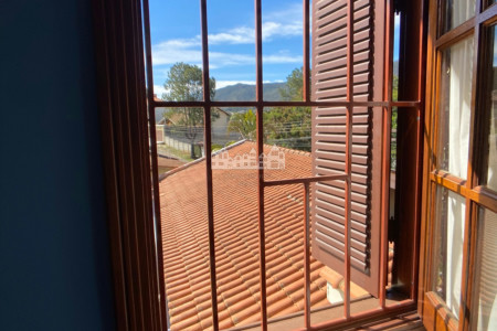 Casa à venda com 3 quartos, sendo 1 suíte, com vista deslumbrante em Recreio Maristela, Atibaia
