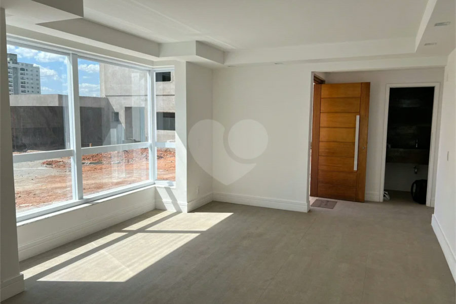 Casa à venda com 4 quartos, sendo 2 suítes, no condomínio Residencial Floresta, São Paulo - SP