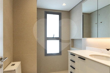 Apartamento à venda ou para alugar com 3 suítes em Moema, São Paulo, SP