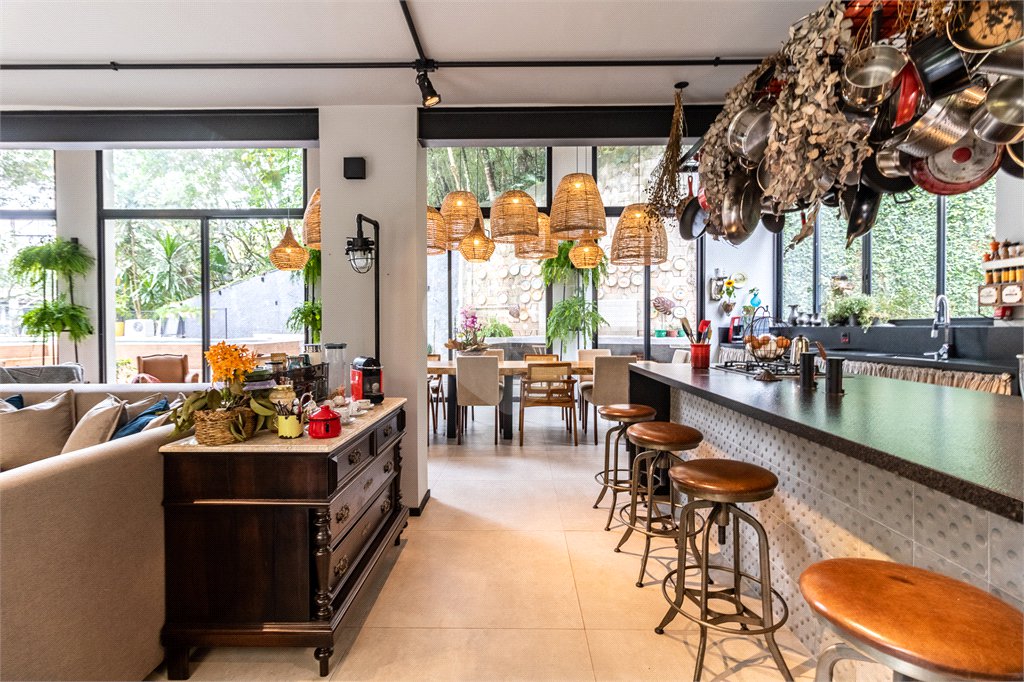 Casa à venda com 4 suítes no condomínio Granja do Morumbi, São Paulo - SP