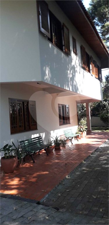 Casa à venda com 3 quartos, sendo 4 suítes,  no condomínio Alpes da Cantareira, Mairiporã - SP