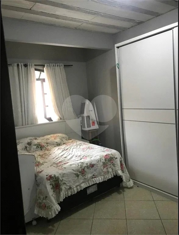 Casa à venda com 2 quartos, sendo 1 suíte, no condomínio Colinas, Rio de Janeiro - RJ
