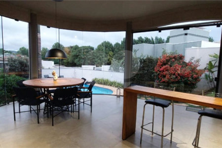 Casa para alugar com 4 quartos, sendo 3 suítes,  no condomínio Figueira Garden, Atibaia - SP