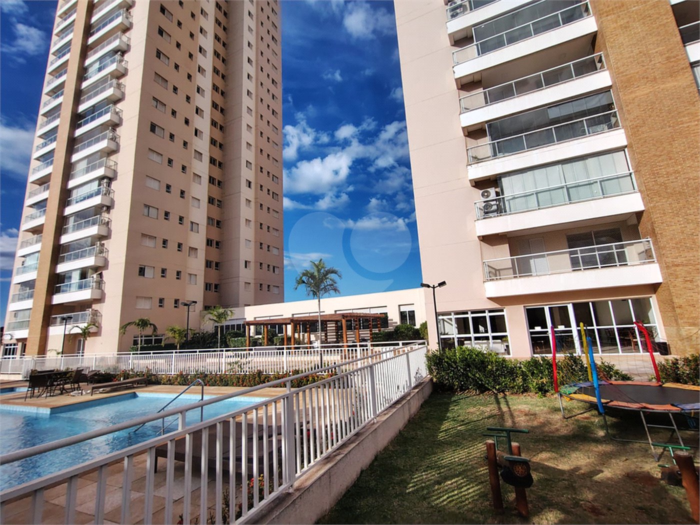 Apartamento 3 Quartos com Suíte 109m², Aurora Gardens 2 Vagas de Garagem