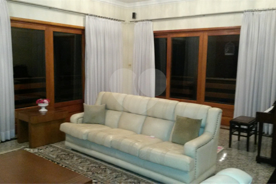 Casa à venda com 4 quartos, sendo 2 suítes, no condomínio Alpes da Cantareira, Mairiporã - SP