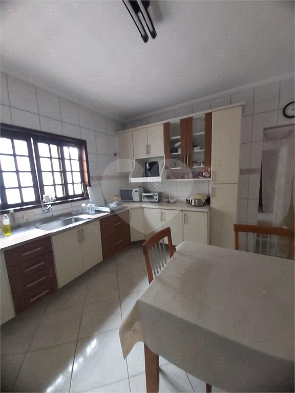 Sobrado à venda com 3 quartos, sendo 1 suíte,  em Vila Bernadotti, Mogi das Cruzes, SP
