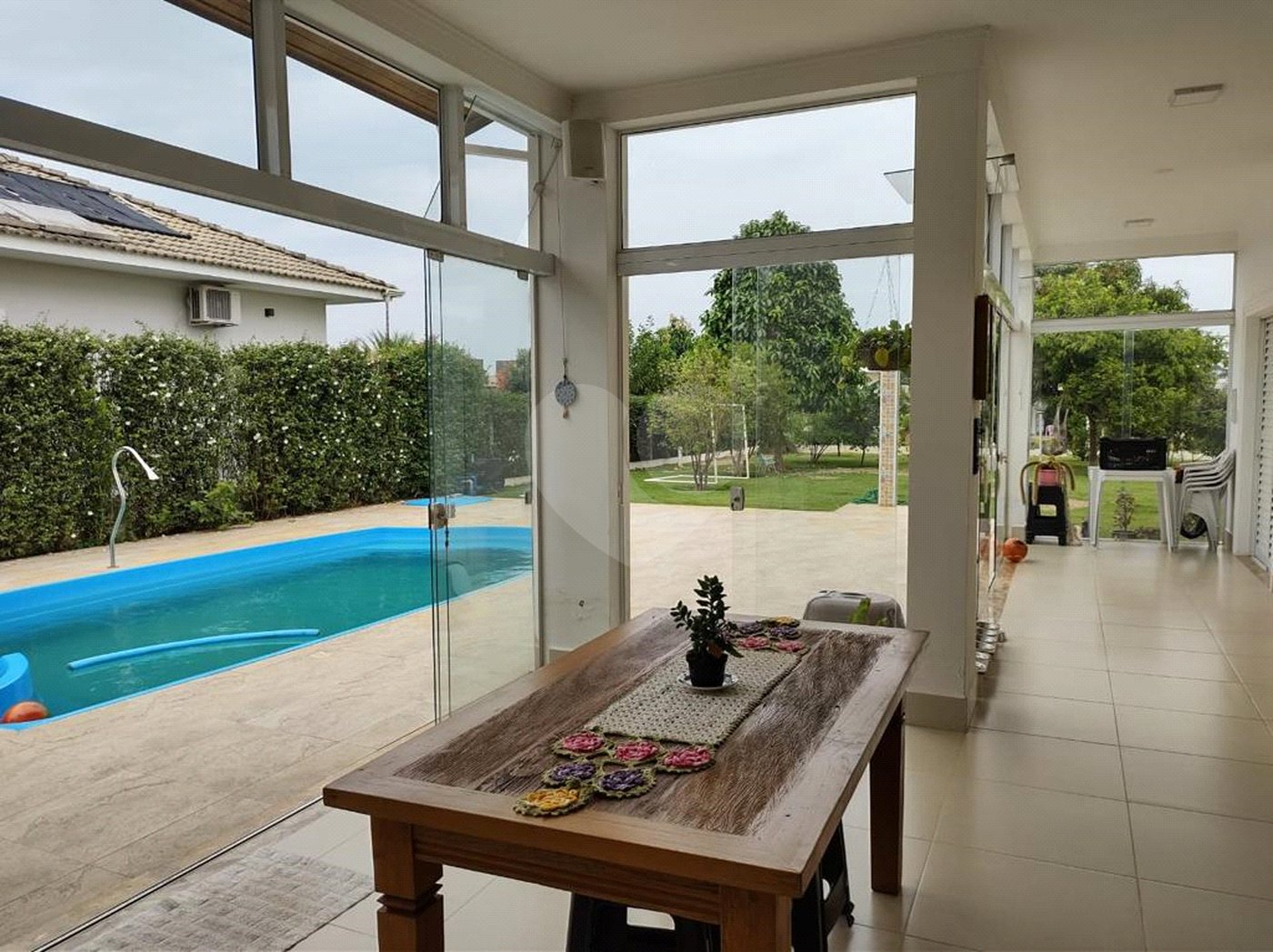Casa à venda com 4 quartos, sendo 2 suítes, no condomínio Primavera, Salto - SP
