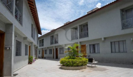 Casa à venda com 2 quartos, sendo 1 suíte,  no condomínio Tulipa 3, São Paulo - SP
