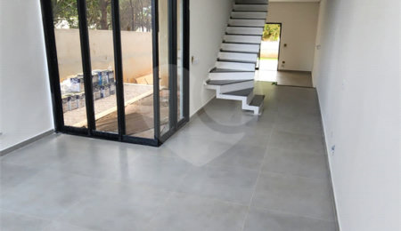 Sobrado à venda com 3 suítes em Jardim dos Pinheiros, Atibaia, SP