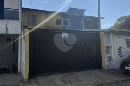 Sobrado à venda com 4 quartos, sendo 1 suíte, em Conjunto Habitacional Itapetininga F3, Itapetininga, SP