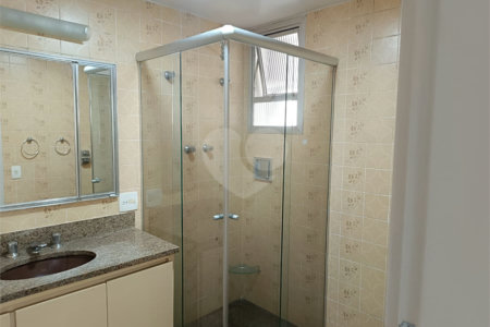 Apartamento à venda com 3 quartos, sendo 1 suíte, em Moema, São Paulo, SP