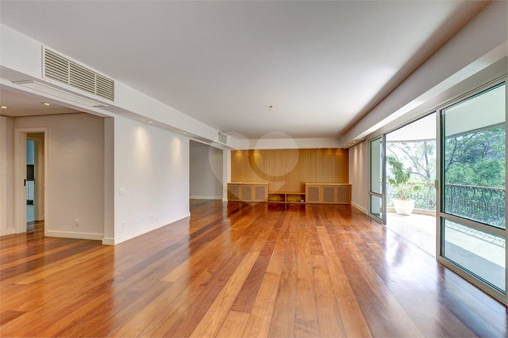Apartamento no Alto da Boa Vista Condomíno com vasta área verde, lazer e segurança..