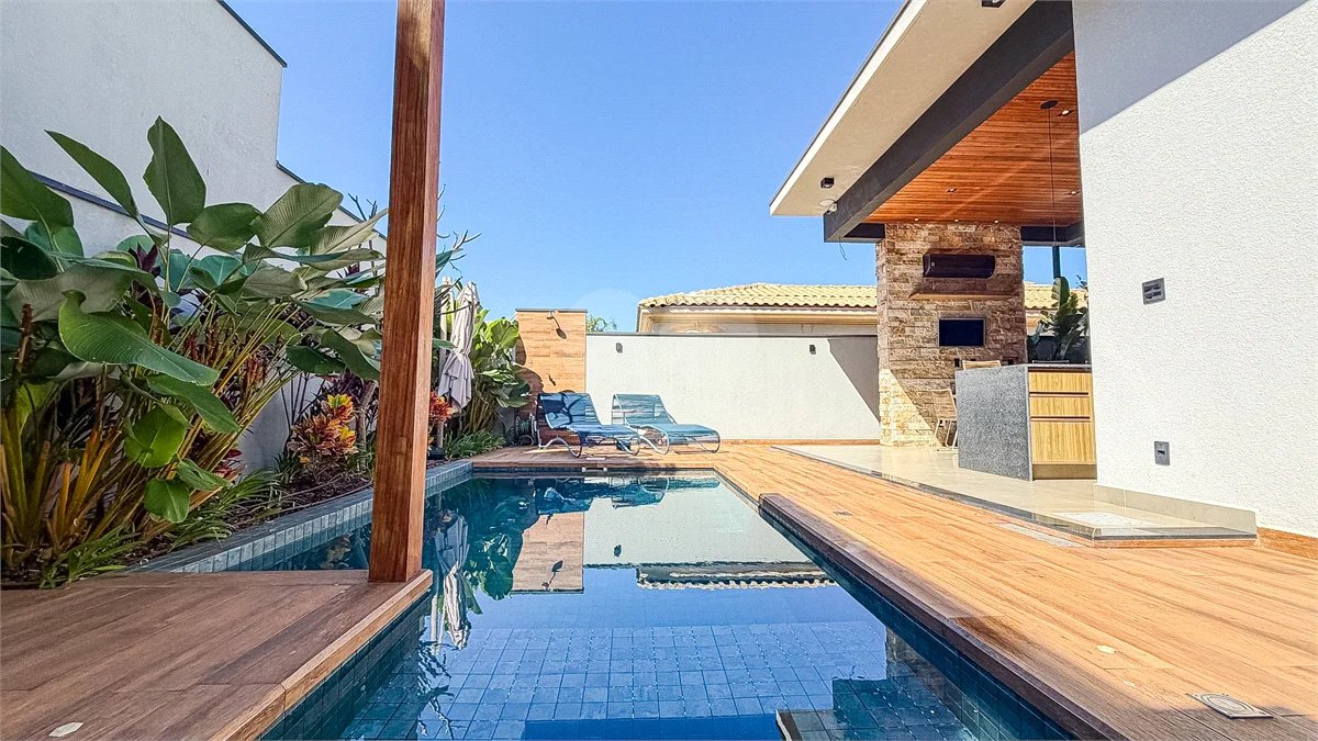 Indaiatuba - HOME DESIGN - Casa Térrea - Condomínio Paradiso - 420 m² de terreno - 307,19 m² de área construída - 3 suítes completas, sendo 1 master com closet planejado e banheira de imersão - Sala de TV reversível para 4ª suíte - Sala de estar ampla e varanda gourmet integrada - Cozinha com móve