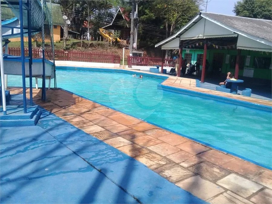 Chalé à venda em Atibaia 140m²– Condomínio fechado com lazer completo