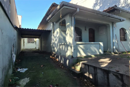 Casa antiga a venda