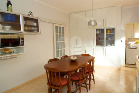 Casa à venda com 4 quartos, sendo 1 suíte, no Centro, Atibaia, SP